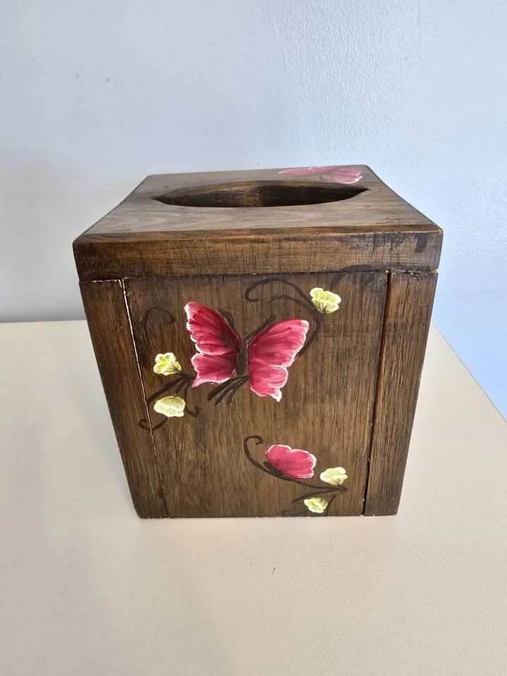 Caja de pañuelos de madera marrón pintada a mano hecha a mano con flores de mariposas firmada  Foto 1 de 4
