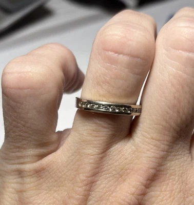 Alianza de boda vintage de diamantes naturales de 0,12 quilates de oro blanco de 14 k talla 8 de Kay’s  Foto 1 de 4