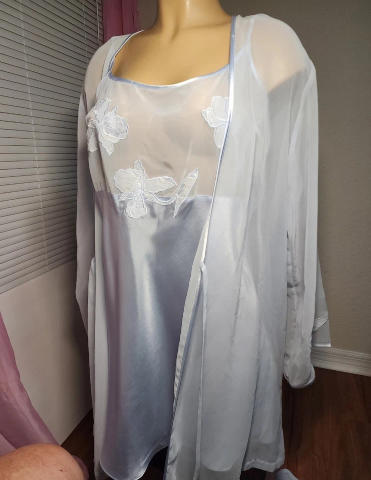 JONES NEW YORK Satin & Chiffon Robe W/ Floral Applques & Matching Nightie Medium - Image 1 of 4