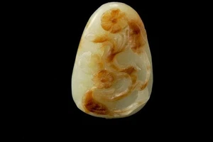 ALTER CHINESISCHER GESCHNITZTER AMULETT ANHÄNGER WEISSE RUSSISCHE JADE KIESELSTEIN BLUME D133-01 - Bild 1 von 6