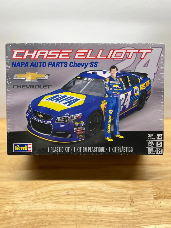 Revell 1/24 Chase Elliott NAPA autopartes Chevy SS Foto 1 de 1