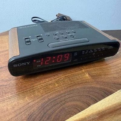 Vintage Sony Dream Machine ICF-C420 Dual Alarm AM/FM Clock Radio Wood Grain - Image 1 of 4