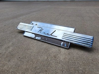 Fabricante de equipos originales 1946 1947 1948 Nash tablero radio eliminación cubierta panel embellecedor tablero emblema Foto 1 de 4