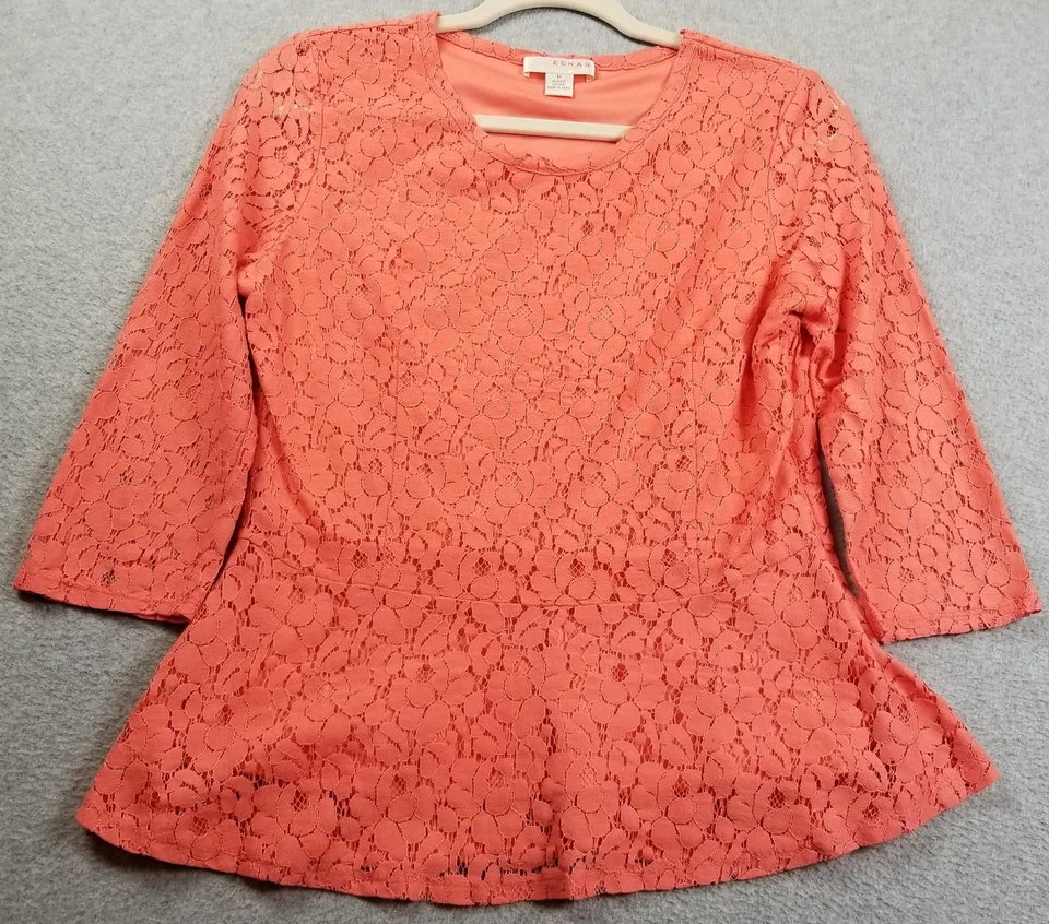 KENAR Peplum Top 女式中号 M 珊瑚粉色 3⁄4 袖圆领蕾丝侧拉链 — 第 1/4 张图片