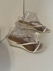 Sandalias Old Navy para mujer tacón de cuña tanga talla 9,5 hueso para mujer nuevas con etiquetas sin cordones - Imagen 1 de 13