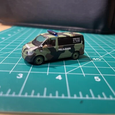 Армейский фургон Herpa HO масштаб 1:87 Volkswagen T6 военная полиция Feldjager - Изображение 1 из 4