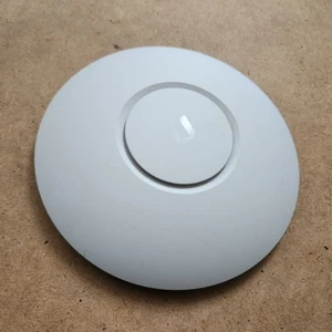 Ubiquiti UniFi AP AC Lite - (802.3af) Access Point (NO Mounting Bracket) - Picture 1 of 2