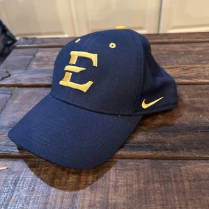 Nike ETSU Buccaneers Legacy91 Dri Fit Cat Mütze Fitted M/L - Bild 1 von 6
