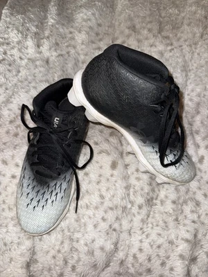 Kids Boys Under Armour Brand White and Black Cleats Size 6.5 Shoes - Image 1 of 3