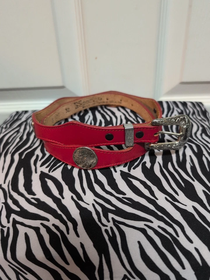 Cinturón de cuero rojo Nocona para mujer talla 32" plateado como conchos Foto 1 de 4