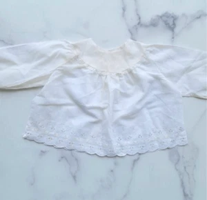 Blusa vintage francesa importación ojales Tergel 0-3 meses algodón cottagecore encaje pra - Imagen 1 de 7
