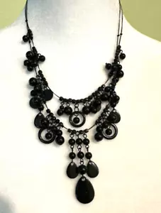 Collar babero con cuentas negras acrílico talla 11" largo y extensor de 2" - Imagen 1 de 3