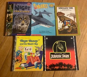 Lot of 5 Books Jurassic Park Sharks Dinosaur Time Night Creatures Bugs Bunny - Imagen 1 de 2