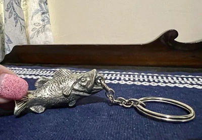 Charming Large Mouth Bass Pewter Key Chain - Изображение 1 из 4