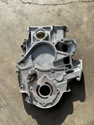 Cubierta de distribución del motor Dorman V8 7,3 L International 4700 1997-2002 1998 1999 Foto 1 de 3