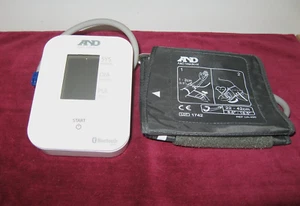 Misuratore Pressione Arteriosa Braccio Superiore Digitale BP Cuff Pulsometro Automatico E - Foto 1 di 3