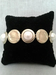 Brand NEW Pearl Like WHITE STONE MAGNETIC CLASP BRACKET GOLD NWT - Picture 1 of 1