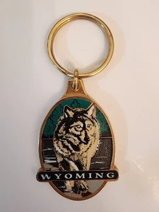 Vintage Souvenir Wyoming State Grey Wolf Gold Keychain Key Ring, Made In Canada - Picture 1 of 4