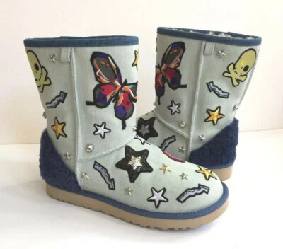 UGG PATCH IT CLASSIC SHORT BLEACH DENIM BLING SHEARLING BOOT EUA 6 / UE 37 / REINO UNIDO 4 - Imagem 1 de 4