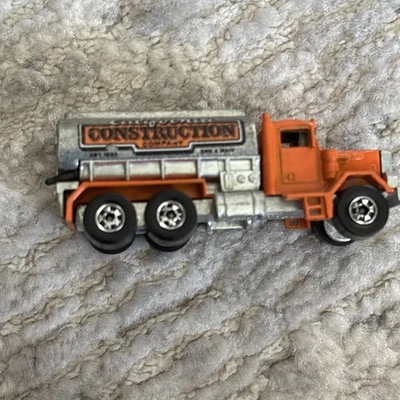 De colección 1979 Hot Wheels Peterbilt California Construcción Petrolero Naranja con Mangueras Foto 1 de 4