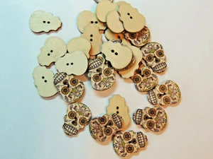 Totenkopf 2 Loch Holzknöpfe 7er Set (16772) - Bild 1 von 2