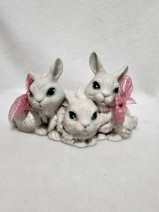 Vintage 3 Kuschelhasen Hasen mit Stoffschleifen Keramik Figur handbemalt - Bild 1 von 11