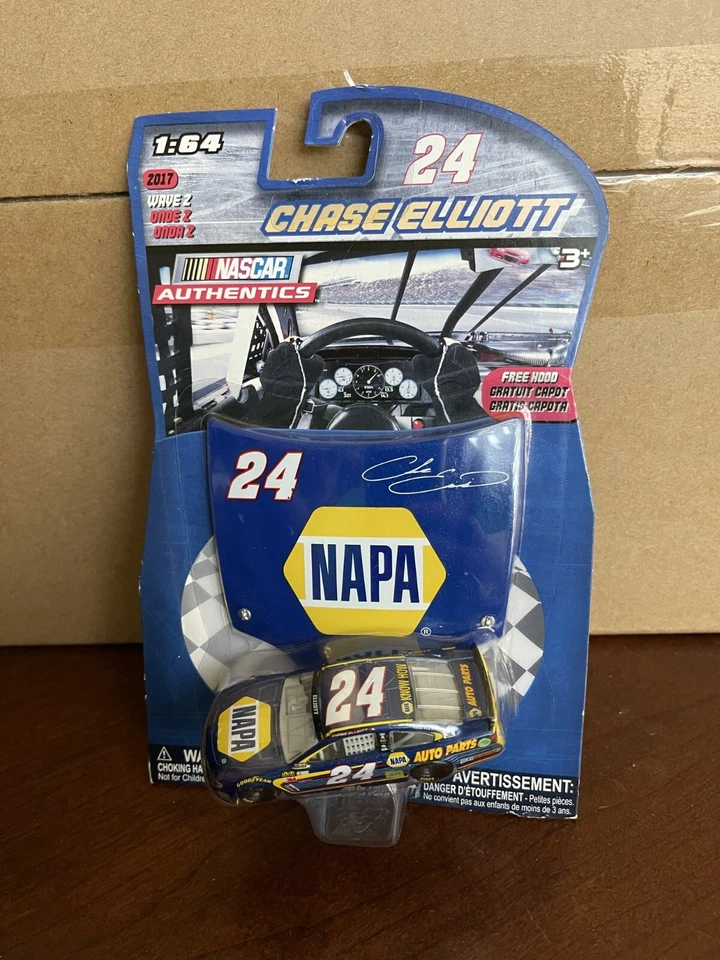#24 Chase Elliott Napa Hood Wave 2 Chevy 2017 Lionel NASCAR Authentics 1/64