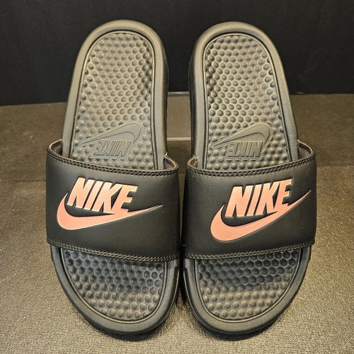Nike Benassi nere nuove con logo oro rosa. Scivolo Sandalo. Taglia 6. (#636)