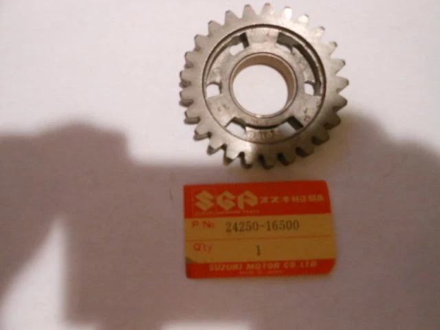 NOS Suzuki 1971-1975 TM400 1972-1973 TS400 5th Drive Gear 24250-16500 - Image 1 of 1
