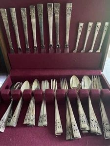 Vintage Oneida Coronation pattern Set flatware Box - 68 pieces - Picture 1 of 24