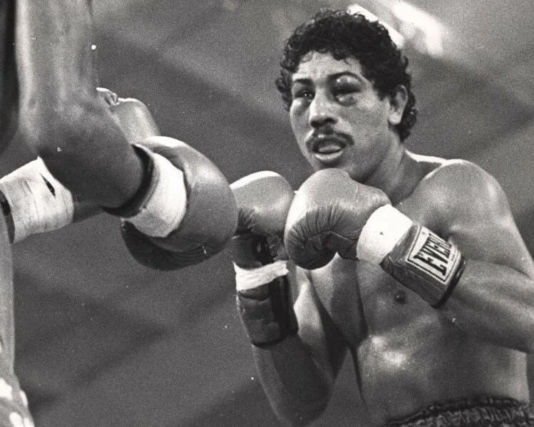 WILFREDO GOMEZ 8X10 PHOTO BOXING PICTURE BLACK EYE - Image 1 of 1
