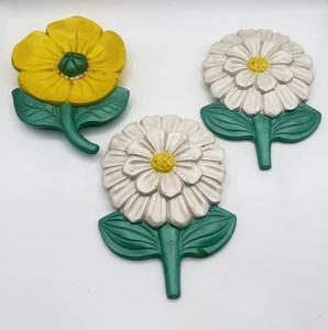 Juego de 3 flores de pared de cerámica de colección años 70 margaritas, Buttercup algunas astillas - Imagen 1 de 13