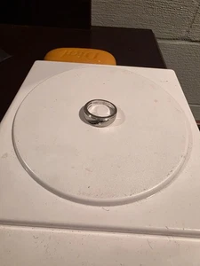 Anillo con banda de diamantes para hombre en oro blanco de 10 quilates, talla 9-5,3 gramos 3 diamantes negros - Imagen 1 de 5