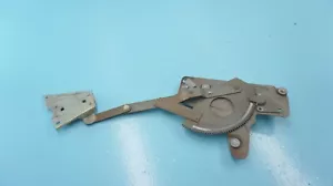 MERCEDES-BENZ  W114 COUPE  250C  280C ,REAR RIGHT SIDE WINDOW REGULATOR no motor - Picture 1 of 16