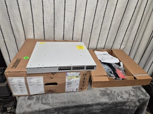 CISCO SWITCH CATALYST C9300-24T-E + C9300-NM-8X - Imagen 1 de 17