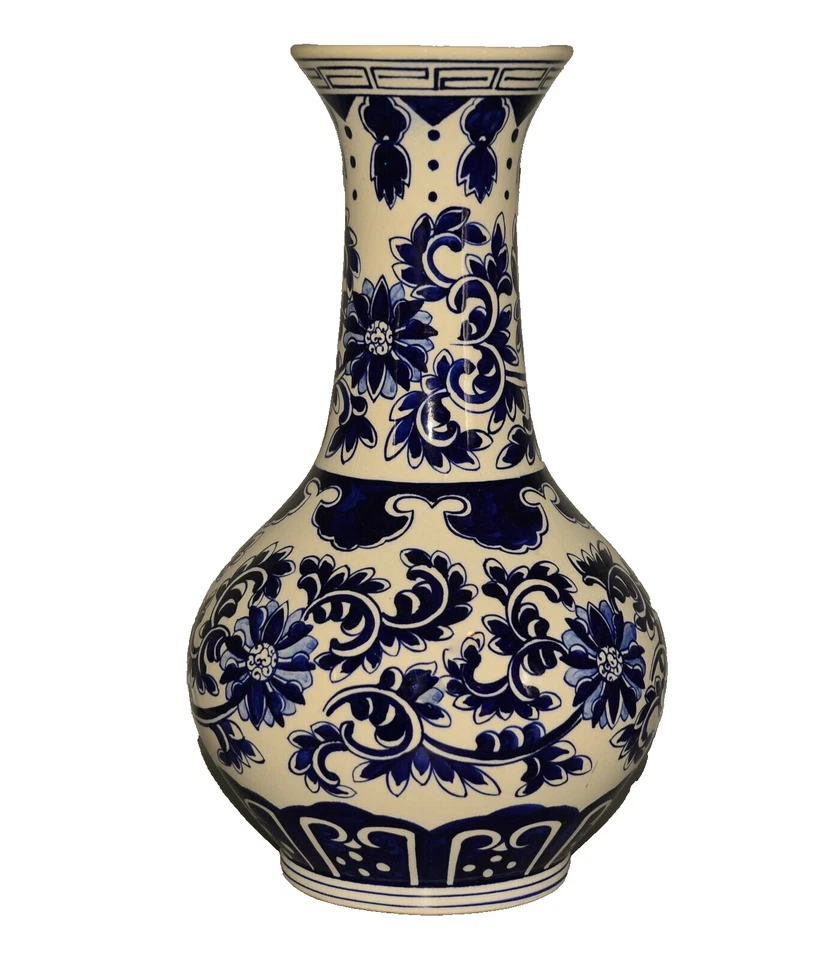 Jarrón de porcelana azul y blanco firmado vintage de Taiwán República de China original Foto 1 de 4