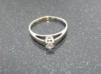14K WG PRINCESS CUT DIAMOND ENGAGEMENT RING .15 ct SZ 8.25 (G124603 2.70 grams) - Image 1 of 4