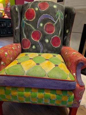 PAR de sillas pintadas a mano con respaldo de ala Foto 1 de 4