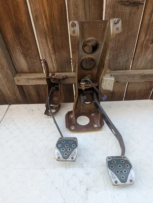  1978-1981 TOYOTA CELICA GT A40 PEDAL DE FREIO DE EMBREAGEM 5 VELOCIDADES TRANSMISSÃO MANUAL  - Imagem 1 de 4