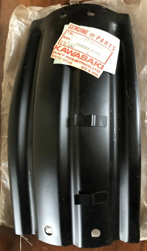 Nuevo en caja Guardabarros trasero Kawasaki G5 1976-1981 KE100 1972-1975 35022-065 Foto 1 de 4