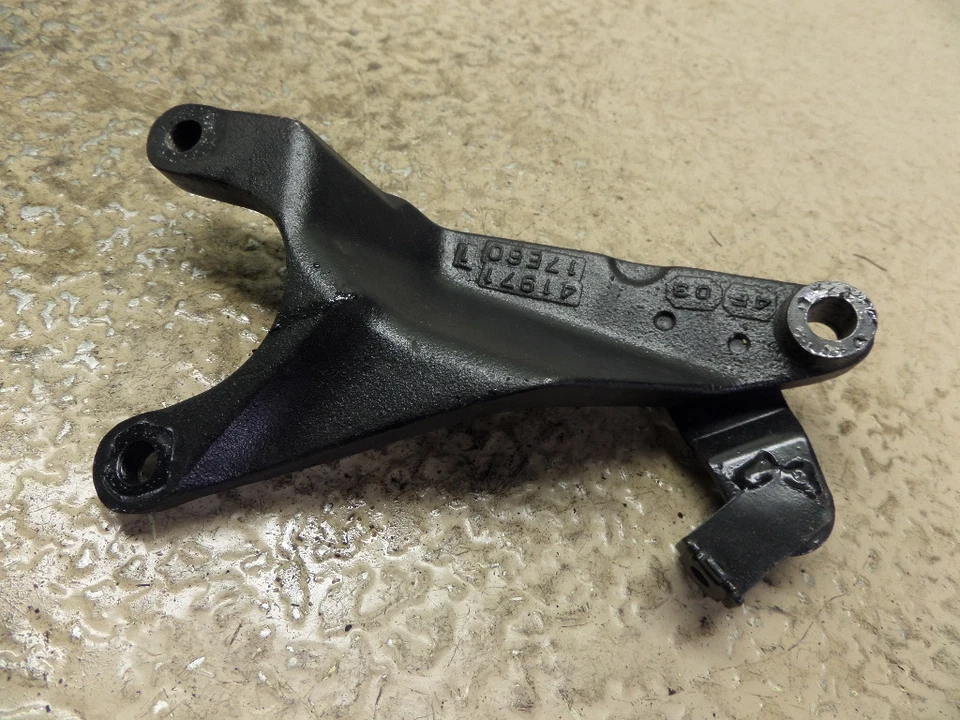 Suzuki GSX-R750 GSXR750 1995 soporte de montaje de clavija derecha Foto 1 de 1