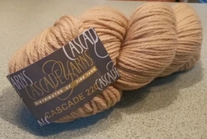 Cascade 220 100 % peruanische Hochlandwolle Garn hellbraun 100 grm 3,5 oz - Bild 1 von 2