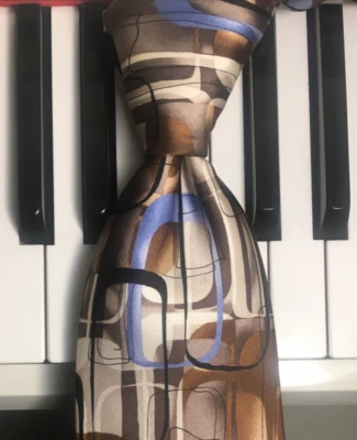 J GARCIA /Colección 56 - Corbata de seda serie de arte de celebridades 'Manuscrito sin corregir' Foto 1 de 4