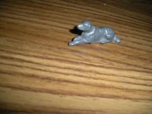 PERRO PLOMO MINIATURA ACOSTADO PLANO UNA PULGADA Y MEDIA POR MEDIA PULGADA - Imagen 1 de 4