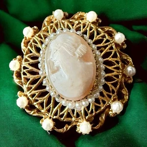 Florenza Kamee Brosche geschnitzt Muschel goldfarben Perlenrahmen Anhänger Anstecknadel Vintage - Bild 1 von 10