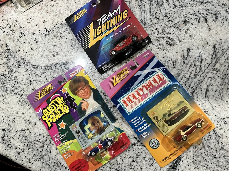 Lot Of 3 Johnny Lightning Hollywood Wheels Munsters Starsky Hutch, Austin Powers - Image 1 of 4