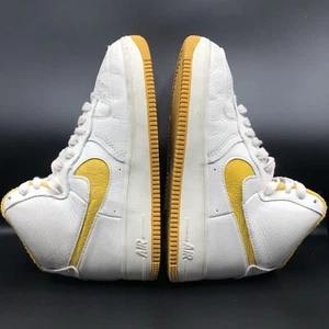 Zapatos informales Nike Air Force 1 esculpidos blancos amarillos DC3590-001 para mujer talla 7,5 - Imagen 1 de 9