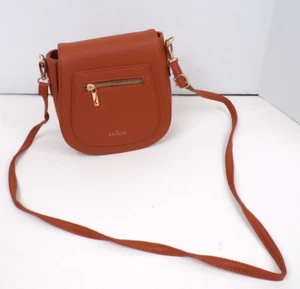 "Bolso bandolera Kedzie Camden mini mensajero bolso de cuero vegano marrón 7 1/2" - Imagen 1 de 10