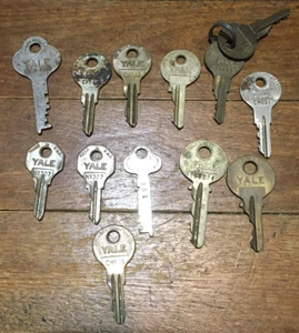 Vintage Yale Lock Co Key Lot Of 13 - Picture 1 of 3