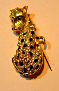 DE COLECCIÓN, BROCHE/PIN DE SOLAPA LEOPARDO, Color Dorado y Rojo ("Piedras") (2.00" Largo) Usado - Imagen 1 de 3
